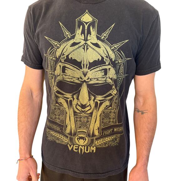 Venum Gladiator Mens Tee Size Small Black Gold Universal Fight Wear Short Sleeve - Picture 1 of 8